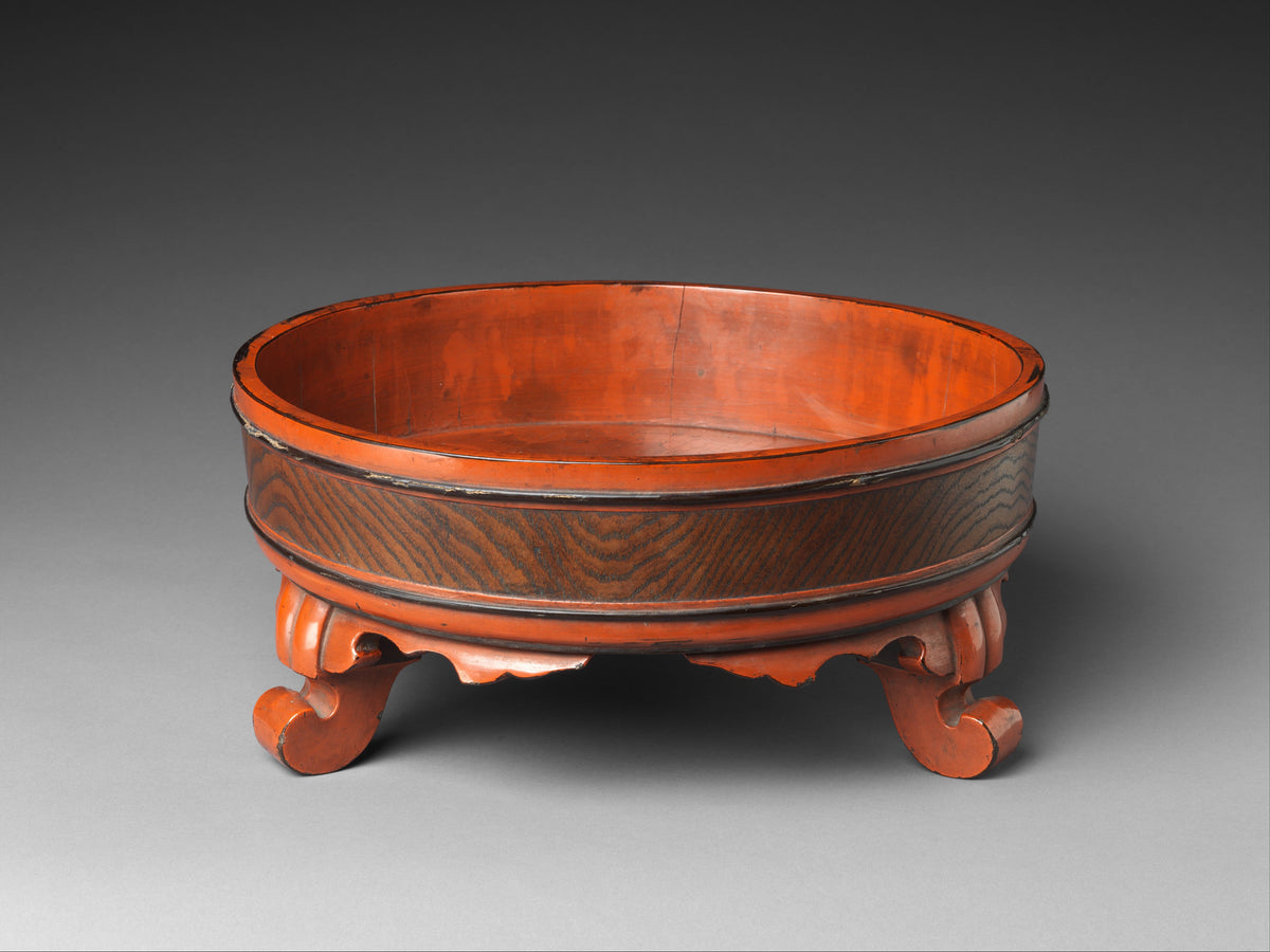 Bassin rituel Ashitsuki-darai, bois de zelkova exposé et laque Negoro, XVIe siècle, The Met